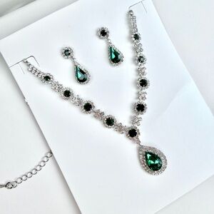 Elegant Green and Silver Jewelry Set
